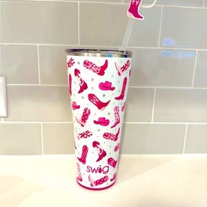 Swig Life 32 oz tumbler in Let’s Go Girls pink cowgirl print!